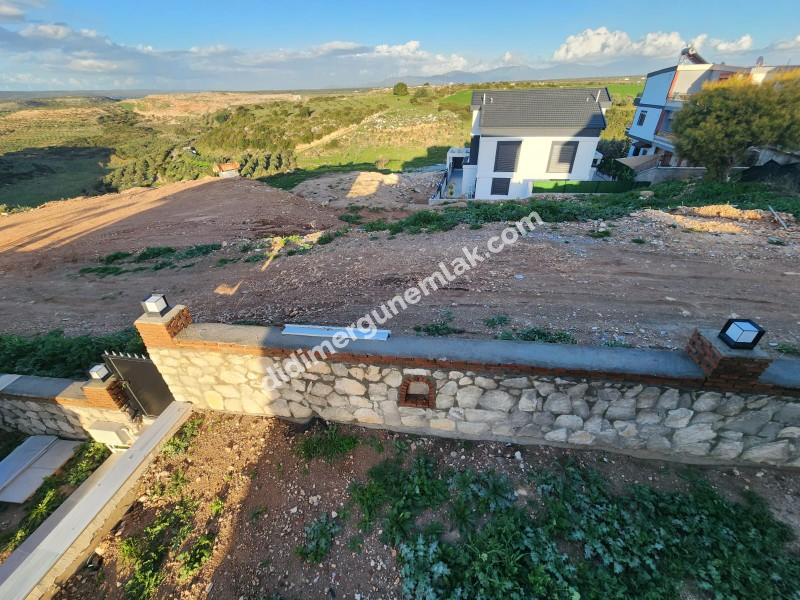 HİSAR MAHALLESİ’NDE DOĞA İÇİNDE LÜKS YAŞAM! MÜSTAKİL BAHÇELİ -BİTİŞİK NİZAM 3+1 VİLLA