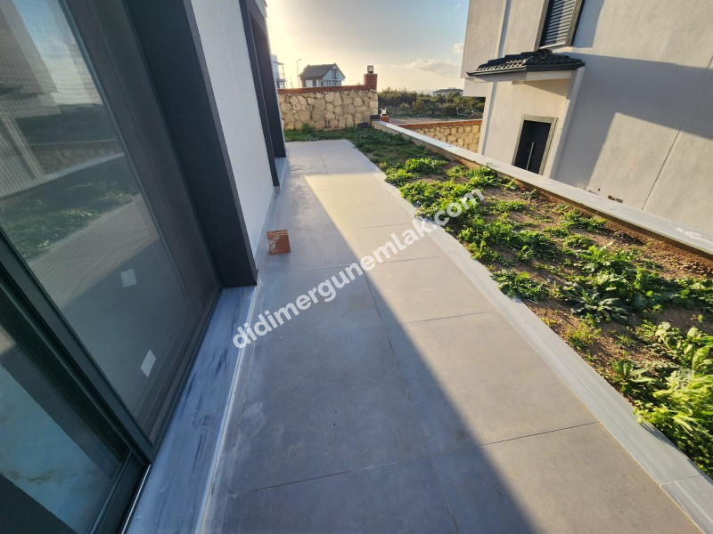 HİSAR MAHALLESİ’NDE DOĞA İÇİNDE LÜKS YAŞAM! MÜSTAKİL BAHÇELİ -BİTİŞİK NİZAM 3+1 VİLLA