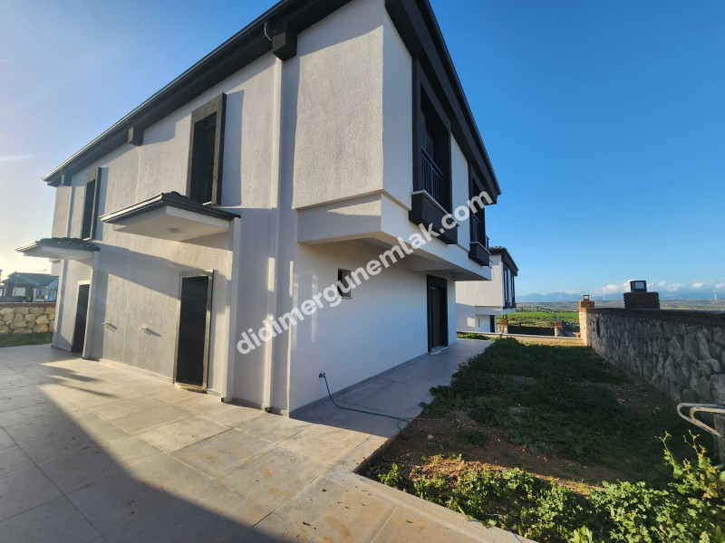 HİSAR MAHALLESİ’NDE DOĞA İÇİNDE LÜKS YAŞAM! MÜSTAKİL BAHÇELİ -BİTİŞİK NİZAM 3+1 VİLLA