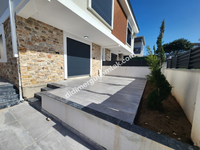  HİSAR MAHALLESİ’NDE SİTE İÇERİSİNDE MÜSTAKİL BAHÇELİ - ÖZEL OTOPARKLI  - ULTRA LÜKS 3+1 VİLLA! 