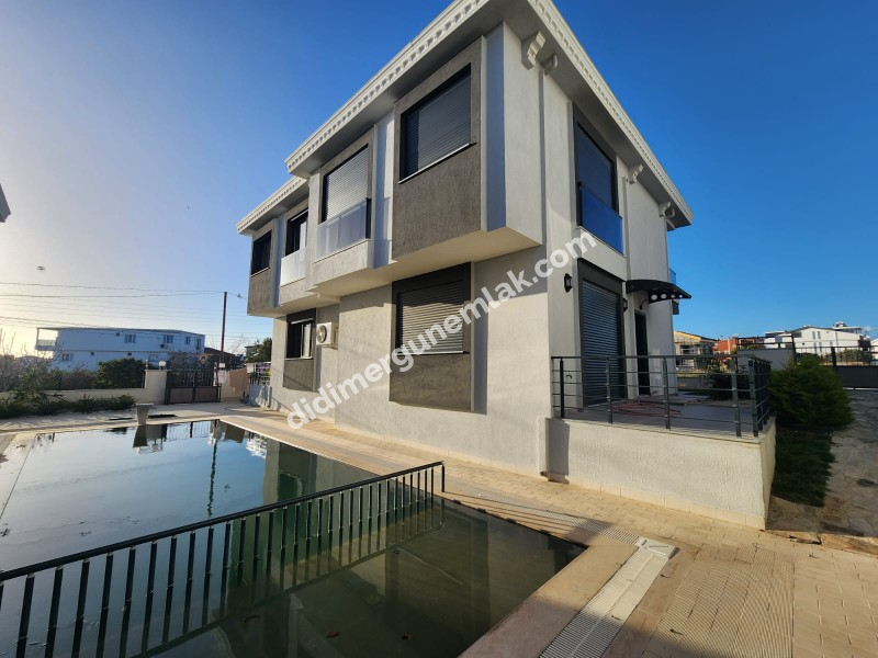 HİSAR MAHALLESİ’NDE PRESTİJLİ SİTE İÇERİSİNDE ÖZEL OTOPARKLI 3+1 LÜKS VİLLA! 