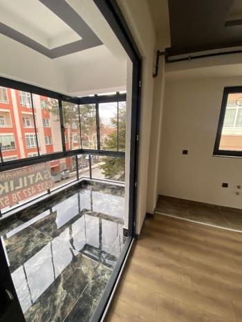 GÜVENAY - ÇORUM BAHÇELİEVLER MAH. CUMARTESİ PAZARI CİVARI 3+1 SIFIR SATILIK DAİRE 