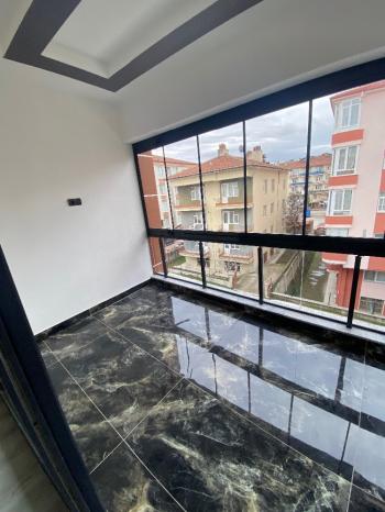 GÜVENAY - ÇORUM BAHÇELİEVLER MAH. CUMARTESİ PAZARI CİVARI 3+1 SIFIR SATILIK DAİRE 