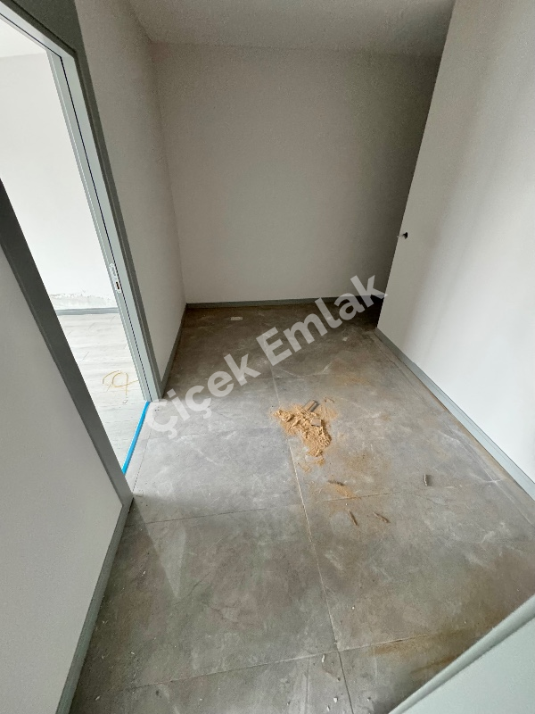 Yeşilpınar Ana Cadde'de Yüzme Havuzlu Bitmiş Proje'de 4+2 Satılık Dubleks