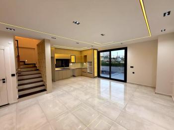 Didim'de Satılık 3+1 Havuzlu Otoparklı Villa