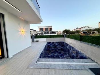 Didim'de Satılık 3+1 Havuzlu Otoparklı Villa