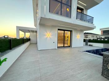 Didim'de Satılık 3+1 Havuzlu Otoparklı Villa