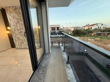 Didim'de Satılık 3+1 Havuzlu Otoparklı Villa