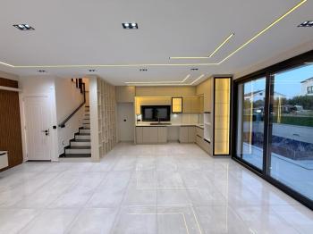 Didim'de Satılık 3+1 Havuzlu Otoparklı Villa