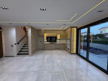 Didim'de Satılık 3+1 Havuzlu Otoparklı Villa