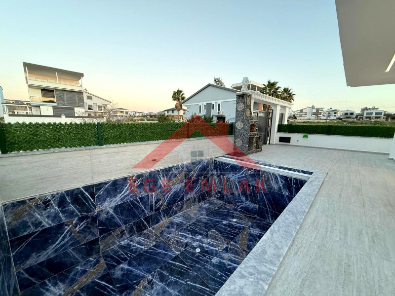Didim'de Satılık 3+1 Havuzlu Otoparklı Villa