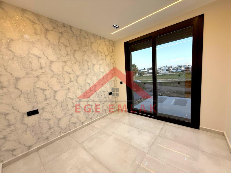 Didim'de Satılık 3+1 Havuzlu Otoparklı Villa