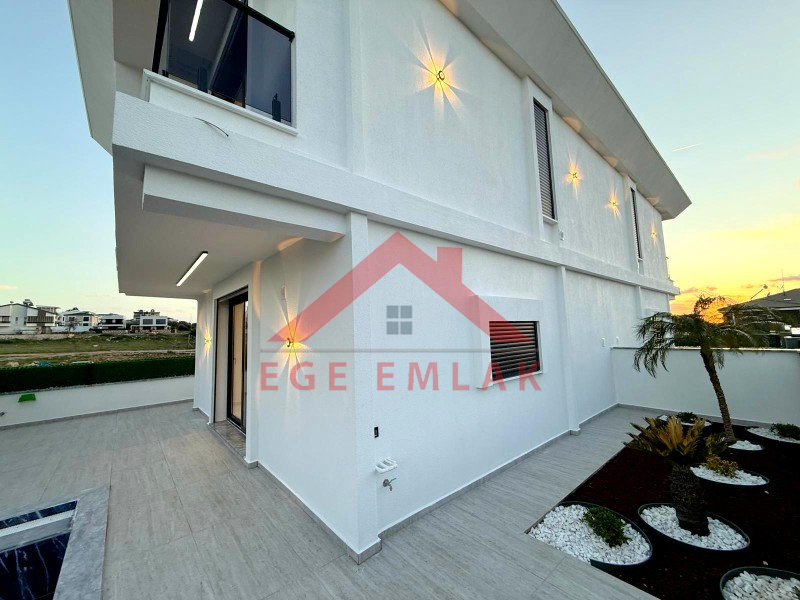 Didim'de Satılık 3+1 Havuzlu Otoparklı Villa