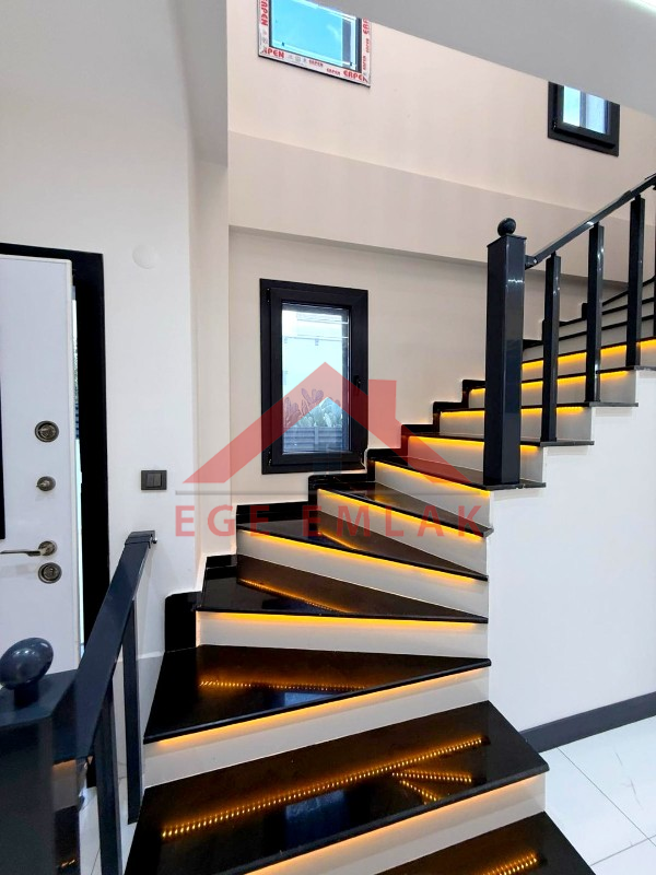 Didim'de Denize 500 Metre Mesafede Satılık 4+1 Villa