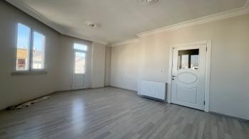 Elmas’tan Cumhuriyet Mh’de Doğalgazlı İçi Yapılı 3+1