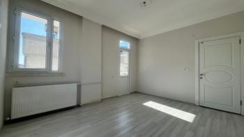 Elmas’tan Cumhuriyet Mh’de Doğalgazlı İçi Yapılı 3+1