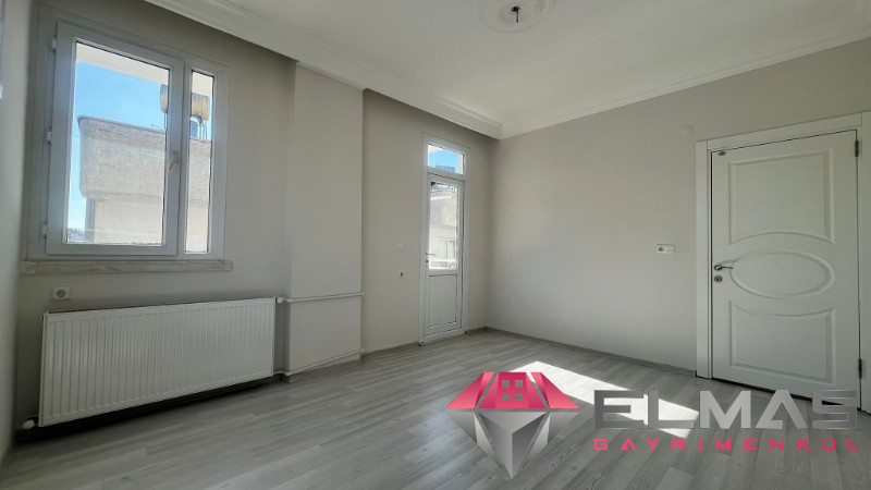 Elmas’tan Cumhuriyet Mh’de Doğalgazlı İçi Yapılı 3+1