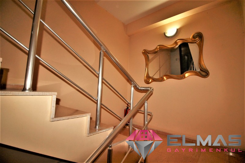 Elmas’tan Hürriyet’te Merkezi Konumlu Triplex Müstakil 6+1