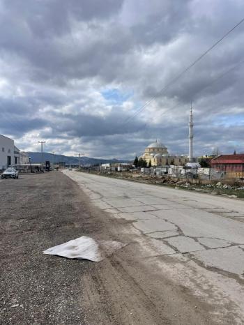 AFYON ÜÇOK EMLAKTAN VEYSEL KARANİ MAH SATILIK 300M² DÜKKANLAR 