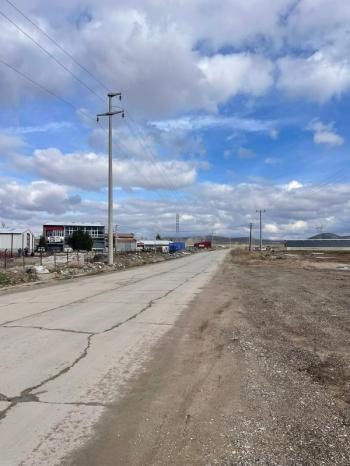 AFYON ÜÇOK EMLAKTAN VEYSEL KARANİ MAH SATILIK 300M² DÜKKANLAR 