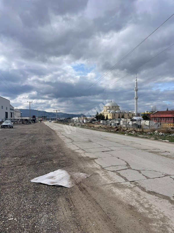 AFYON ÜÇOK EMLAKTAN VEYSEL KARANİ MAH SATILIK 300M² DÜKKANLAR 