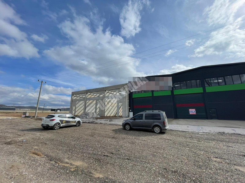 AFYON ÜÇOK EMLAKTAN VEYSEL KARANİ MAH SATILIK 300M² DÜKKANLAR 