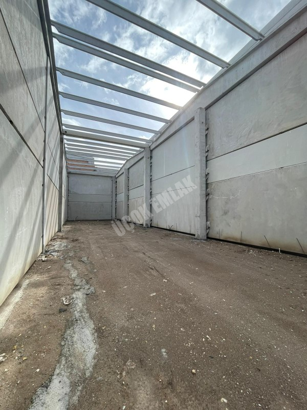 AFYON ÜÇOK EMLAKTAN VEYSEL KARANİ MAH SATILIK 300M² DÜKKANLAR 