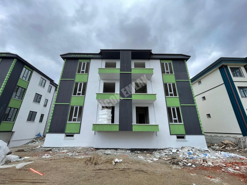 AFYON ÜÇOK EMLAKTAN  MAREŞALL F. ÇAKMAK MAH 2+1 80M² EBEVEYN BANYOLU SIFIR SATILIK DAİRE 