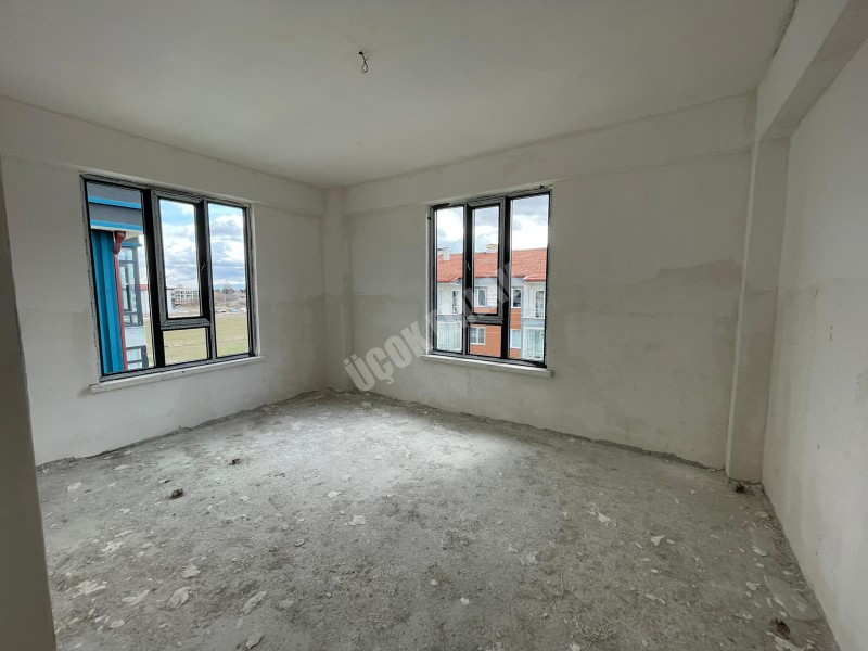 AFYON ÜÇOK EMLAKTAN  MAREŞALL F. ÇAKMAK MAH 2+1 80M² EBEVEYN BANYOLU SIFIR SATILIK DAİRE 