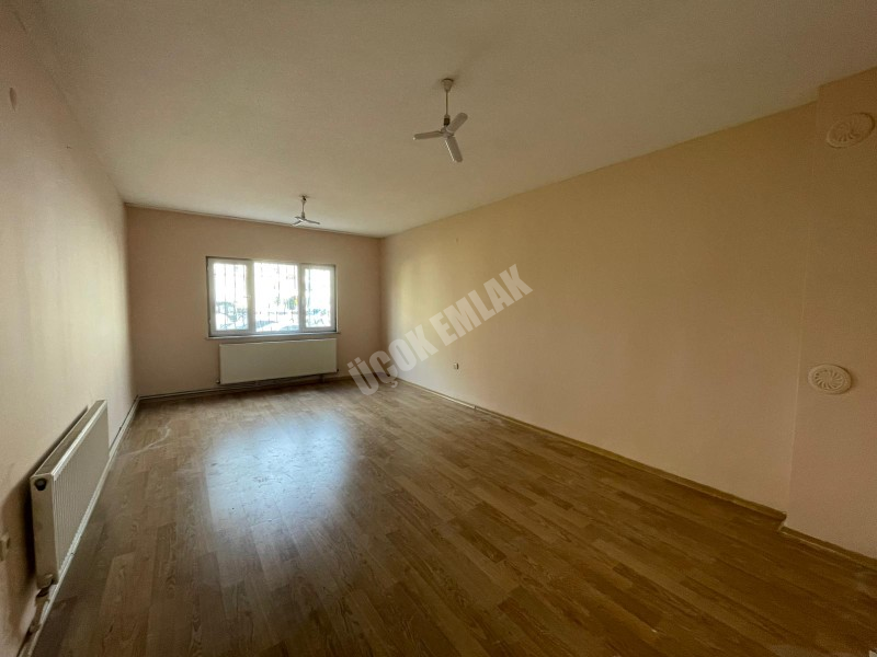 AFYON ÜÇOK EMLAKTAN SAHİPATA TOKİ KONUTLARINDA 3+1 110M² TEMİZ BAKIMLI DAİRE 