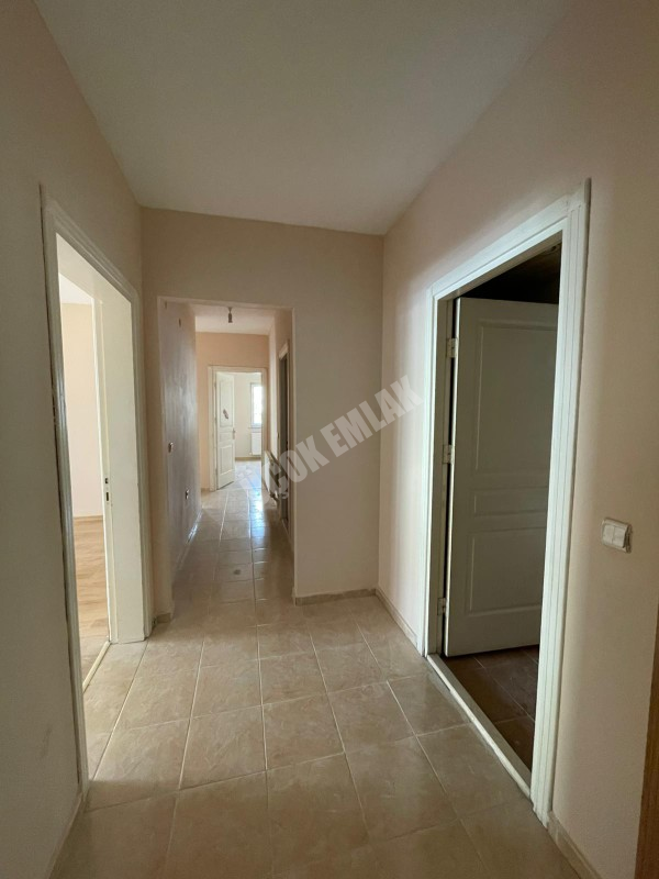 AFYON ÜÇOK EMLAKTAN SAHİPATA TOKİ KONUTLARINDA 3+1 110M² TEMİZ BAKIMLI DAİRE 