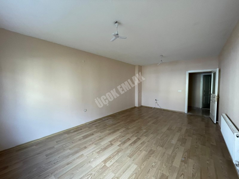 AFYON ÜÇOK EMLAKTAN SAHİPATA TOKİ KONUTLARINDA 3+1 110M² TEMİZ BAKIMLI DAİRE 