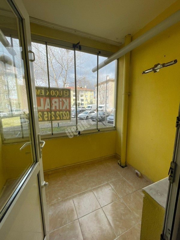 AFYON ÜÇOK EMLAKTAN SAHİPATA TOKİ KONUTLARINDA 3+1 110M² TEMİZ BAKIMLI DAİRE 