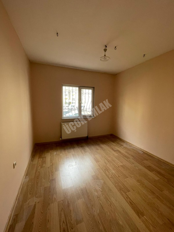 AFYON ÜÇOK EMLAKTAN SAHİPATA TOKİ KONUTLARINDA 3+1 110M² TEMİZ BAKIMLI DAİRE 