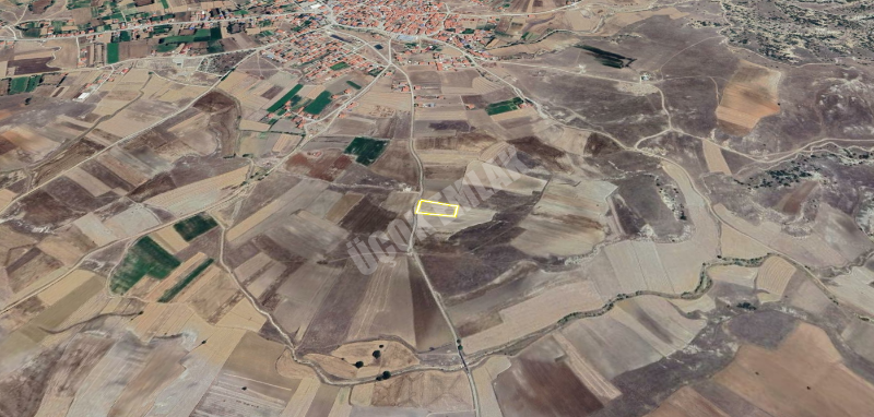 AFYON ÜÇOK EMLAKTAN İHSANİYE YAYLABAĞI MEVKİNDE 4.100M² SATILIK TARLA 