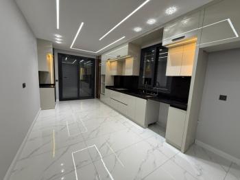 EFELER MAHALLESİ’NDE TAM MÜSTAKİL HAVUZLU LÜKS VİLLA!