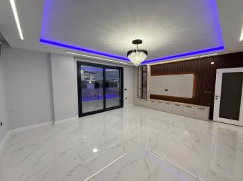 EFELER MAHALLESİ’NDE TAM MÜSTAKİL HAVUZLU LÜKS VİLLA!