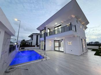 EFELER MAHALLESİ’NDE TAM MÜSTAKİL HAVUZLU LÜKS VİLLA!