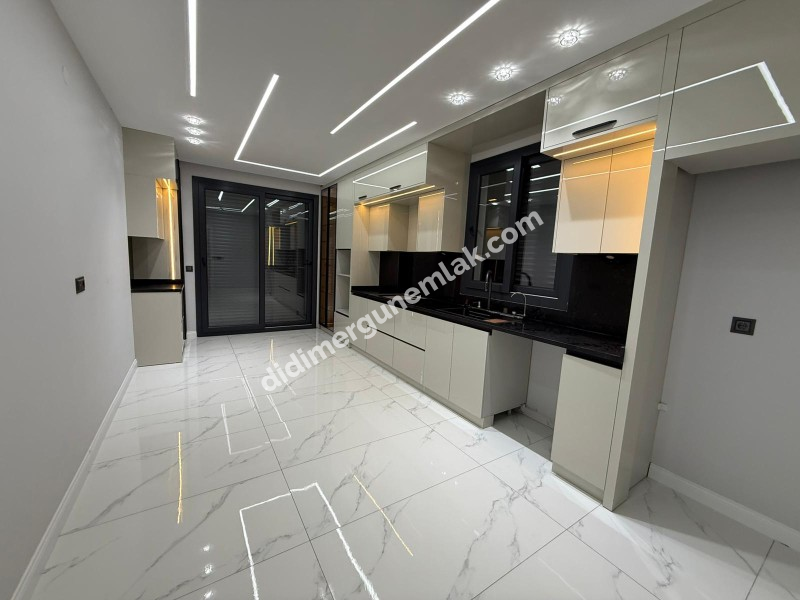 EFELER MAHALLESİ’NDE TAM MÜSTAKİL HAVUZLU LÜKS VİLLA!