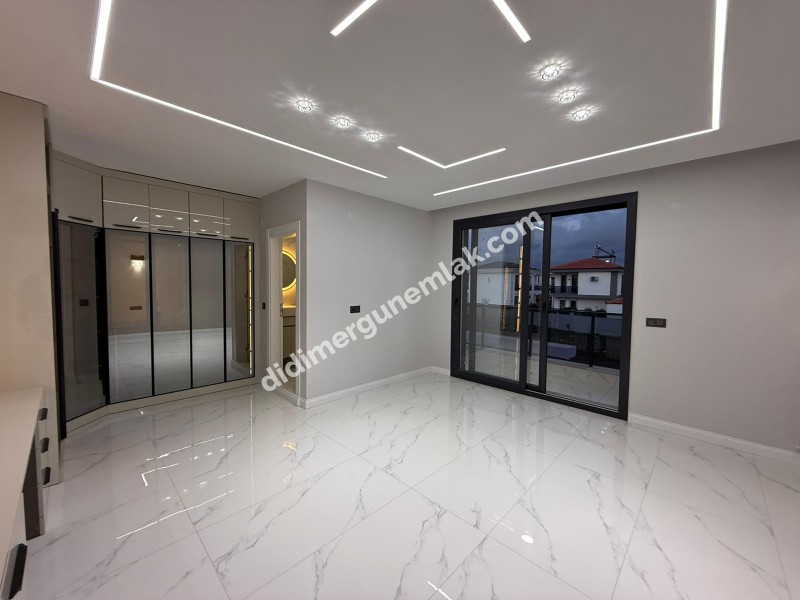 EFELER MAHALLESİ’NDE TAM MÜSTAKİL HAVUZLU LÜKS VİLLA!