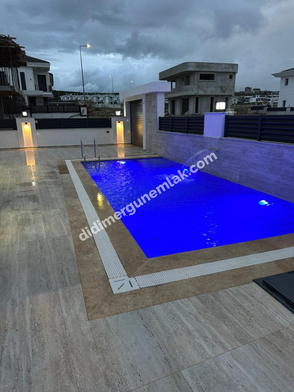 EFELER MAHALLESİ’NDE TAM MÜSTAKİL HAVUZLU LÜKS VİLLA!