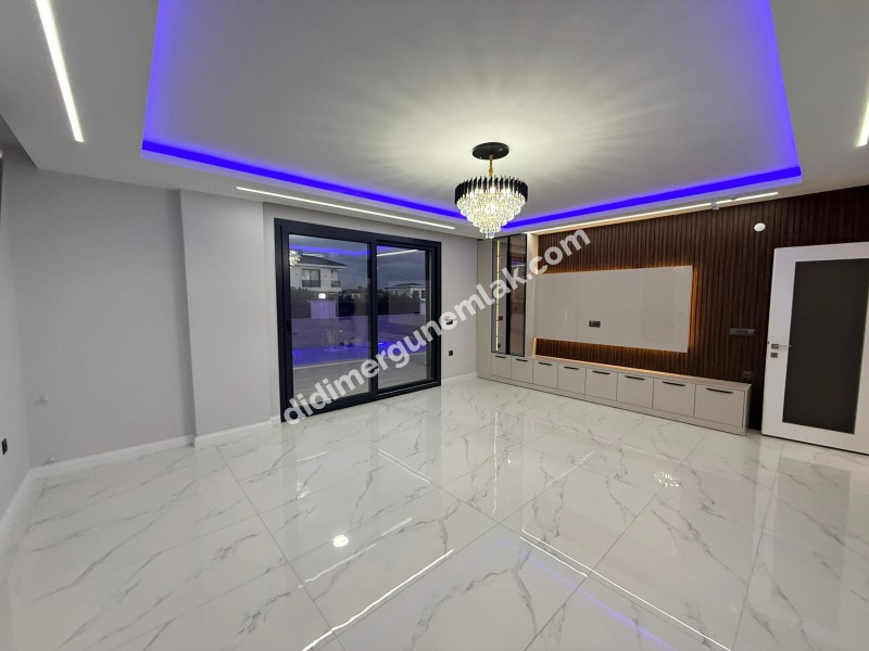 EFELER MAHALLESİ’NDE TAM MÜSTAKİL HAVUZLU LÜKS VİLLA!