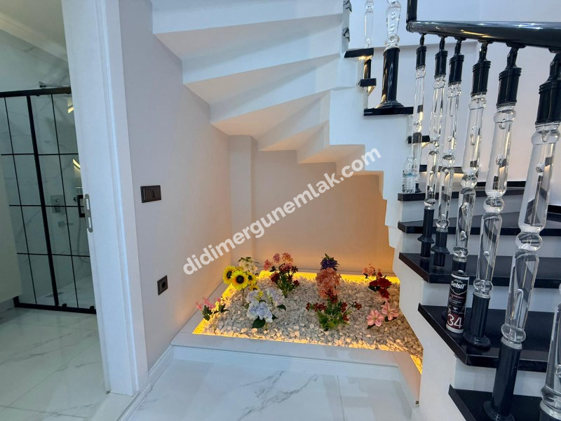 EFELER MAHALLESİ’NDE TAM MÜSTAKİL HAVUZLU LÜKS VİLLA!