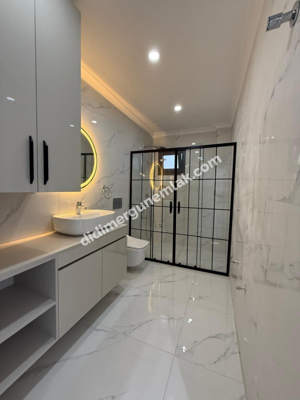 EFELER MAHALLESİ’NDE TAM MÜSTAKİL HAVUZLU LÜKS VİLLA!