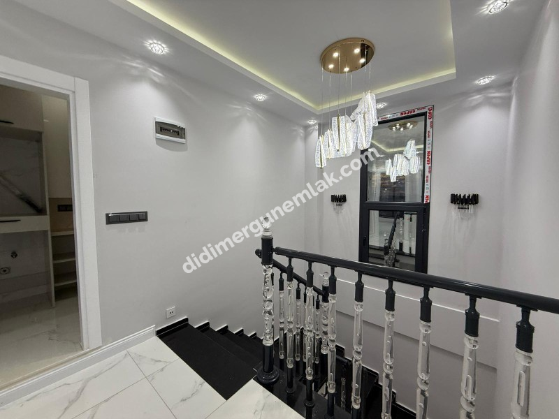 EFELER MAHALLESİ’NDE TAM MÜSTAKİL HAVUZLU LÜKS VİLLA!