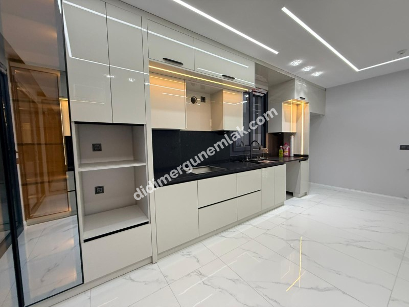 EFELER MAHALLESİ’NDE TAM MÜSTAKİL HAVUZLU LÜKS VİLLA!