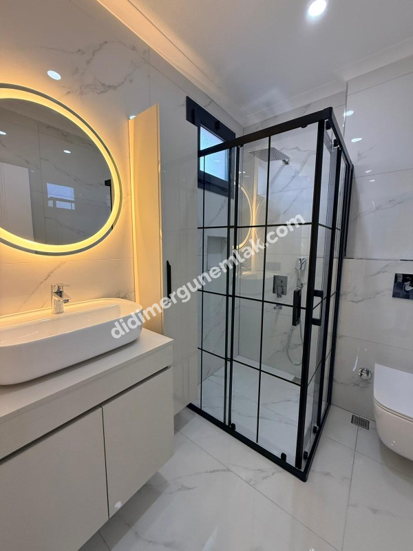 EFELER MAHALLESİ’NDE TAM MÜSTAKİL HAVUZLU LÜKS VİLLA!