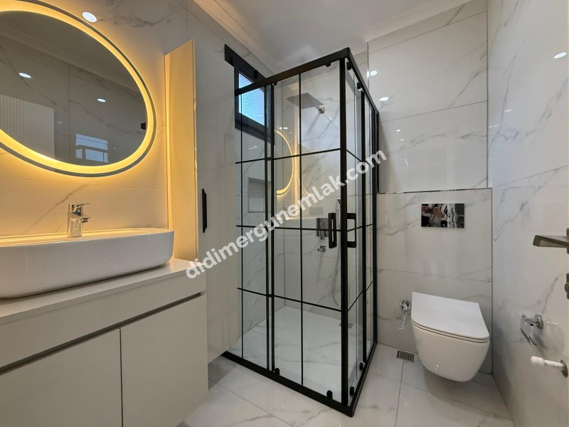 EFELER MAHALLESİ’NDE TAM MÜSTAKİL HAVUZLU LÜKS VİLLA!