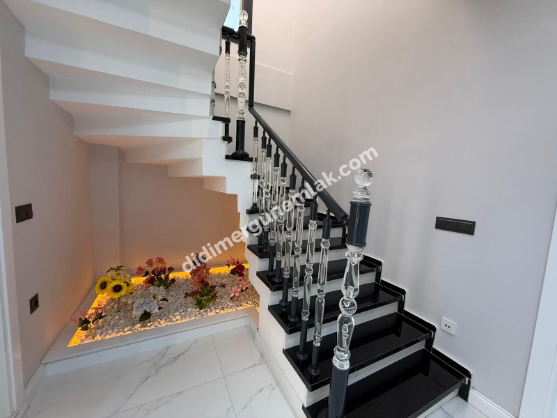 EFELER MAHALLESİ’NDE TAM MÜSTAKİL HAVUZLU LÜKS VİLLA!