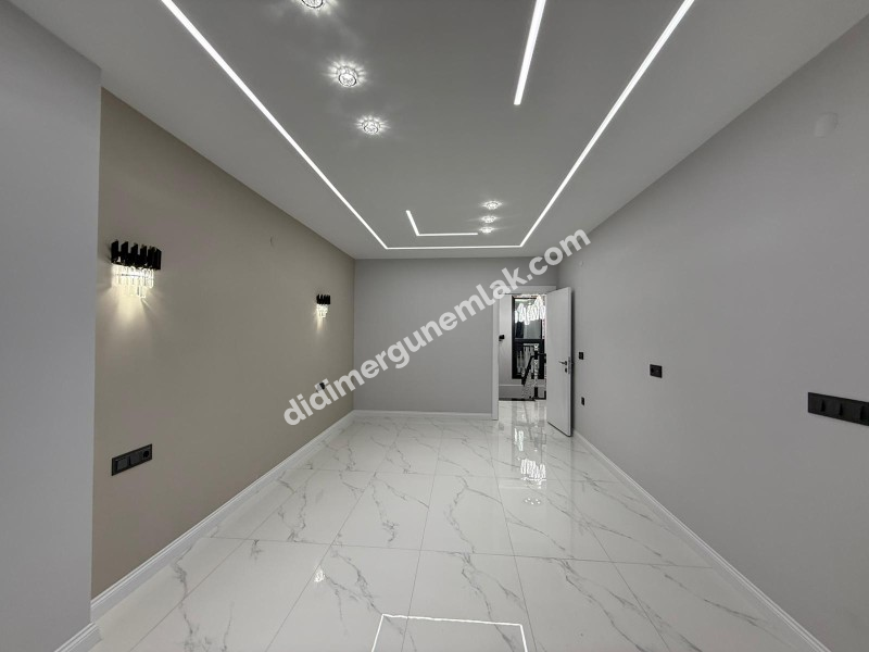 EFELER MAHALLESİ’NDE TAM MÜSTAKİL HAVUZLU LÜKS VİLLA!